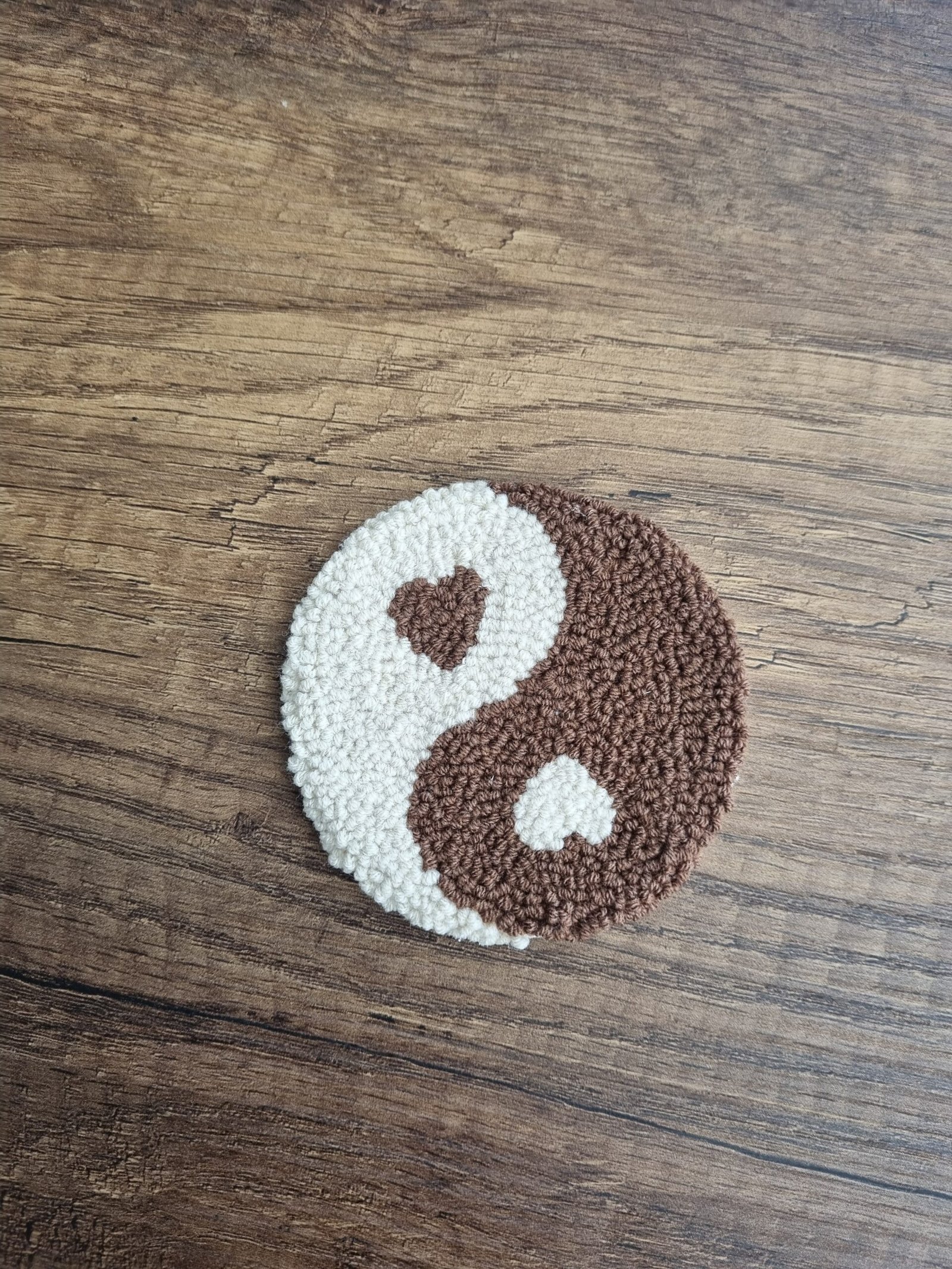 Sütlü Kahve ve Krem Yin Yang Kalp Desenli Panç Bardak Altlığı